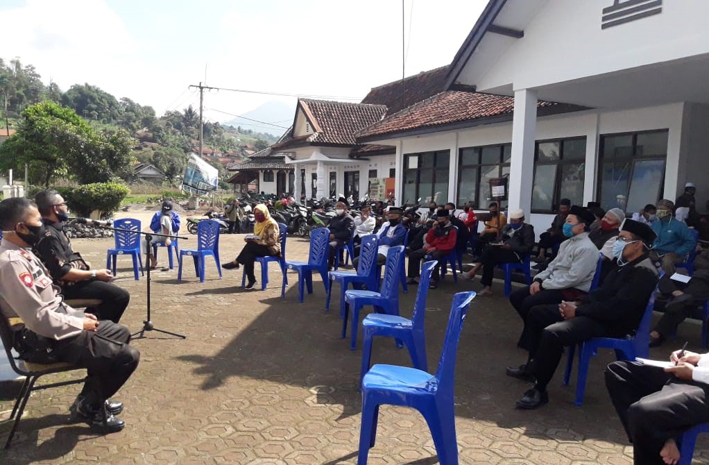Kasubsektor Sukasari Bersama Forkopimcam Edukasi dan Sosialisasi AKB